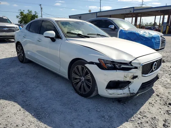 2022 Volvo S60 Recharge Plug-In Hybrid Inscription