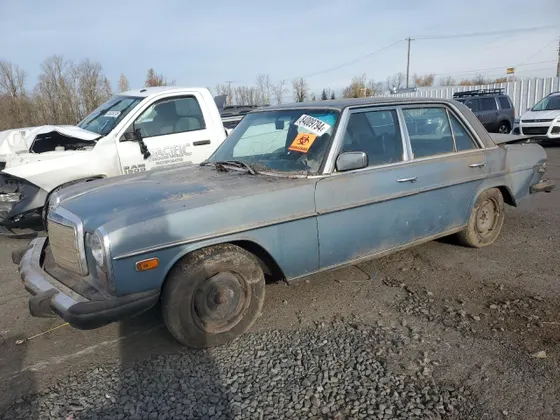 1975 Mercedes-Benz 240 240-CLASS