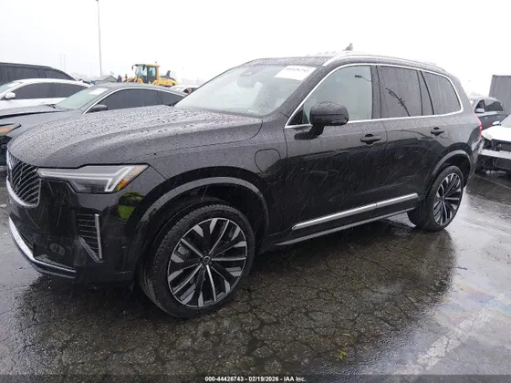 2025 Volvo XC90 Plug-In Hybrid Plus