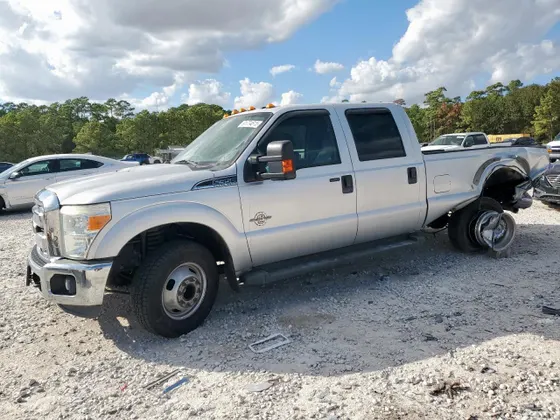 2015 Ford Super Duty F-350 DRW Lariat