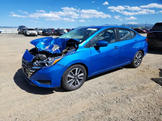 2023 Nissan Versa SV