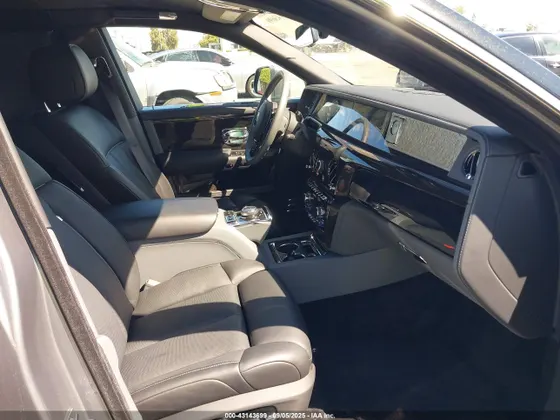 2023 Rolls-Royce Phantom