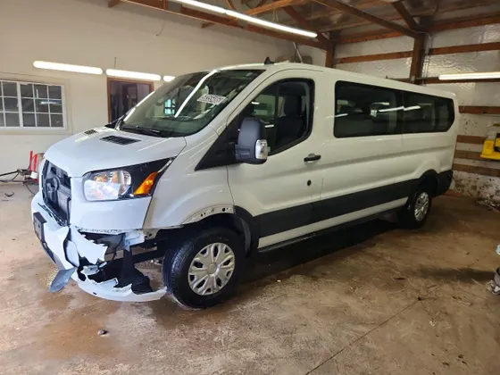 2024 Ford Transit Passenger Wagon XLT