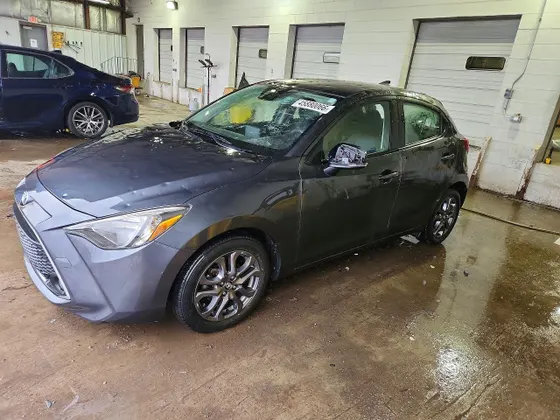 2020 Toyota Yaris Hatchback LE