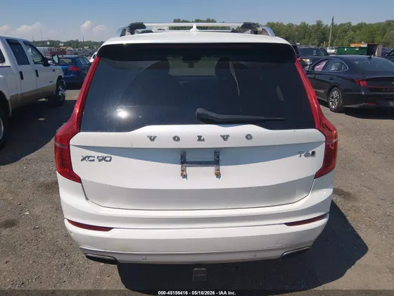 2016 Volvo XC90 T6 Momentum