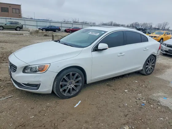2016 Volvo S60 Inscription T5 Drive-E Platinum