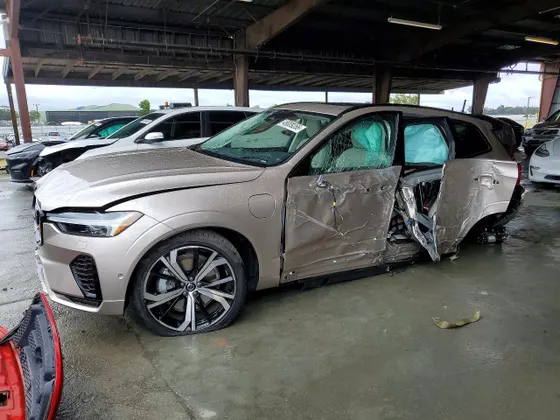 2025 Volvo XC60 Plug-In Hybrid Ultra