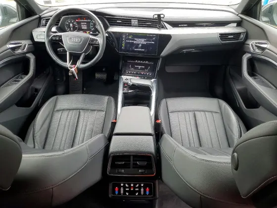 2024 Audi Q8 e-tron Sportback S line Premium Plus