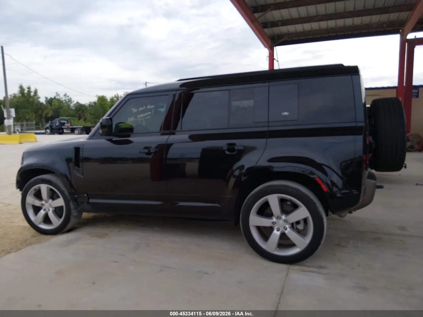 2023 Land Rover Defender X-Dynamic SE