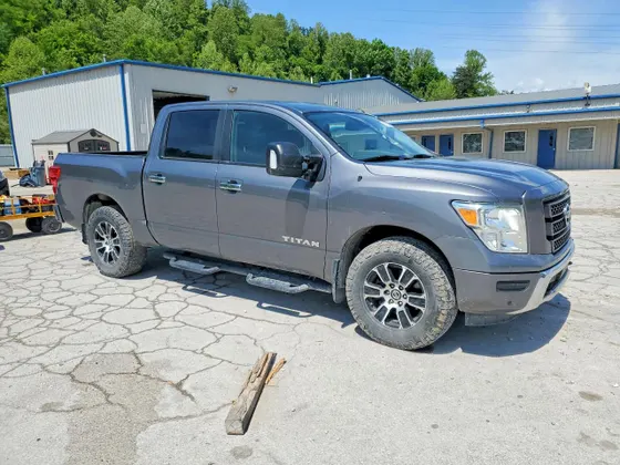 2021 Nissan Titan SV