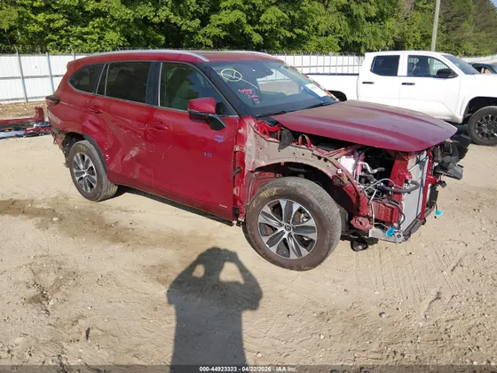 2025 Toyota Highlander Hybrid XLE Nightshade