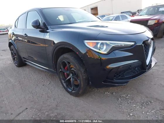 2018 Alfa Romeo Stelvio Quadrifoglio QUADRIFOGLIO AWD
