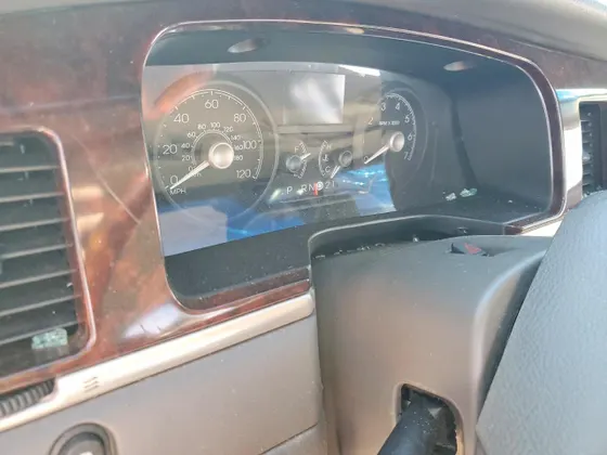 2011 Lincoln Town Car Signature Limited