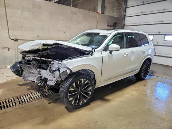 2026 Volvo XC90 Plus
