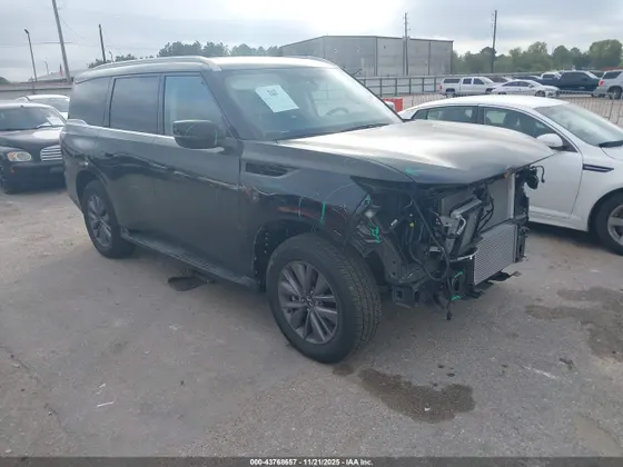 2025 INFINITI QX80 PURE