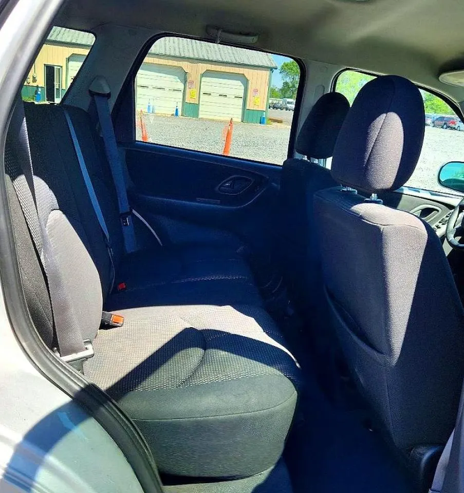 2005 Mazda Tribute s
