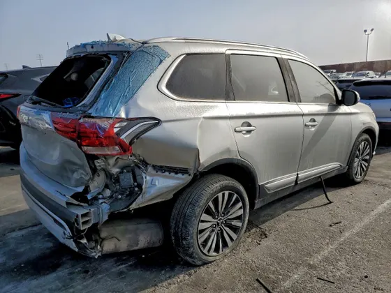 2020 Mitsubishi Outlander ES