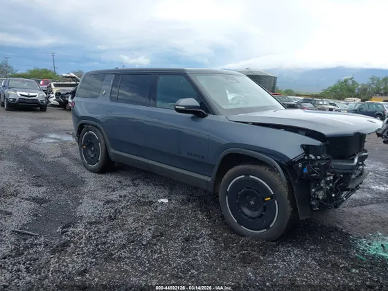 2025 Rivian R1S Adventure