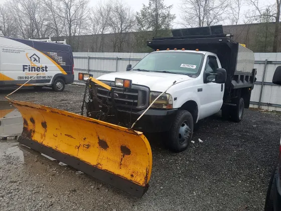 2002 Ford Super Duty F-350 DRW XL