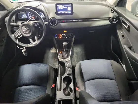 2020 Toyota Yaris Hatchback XLE