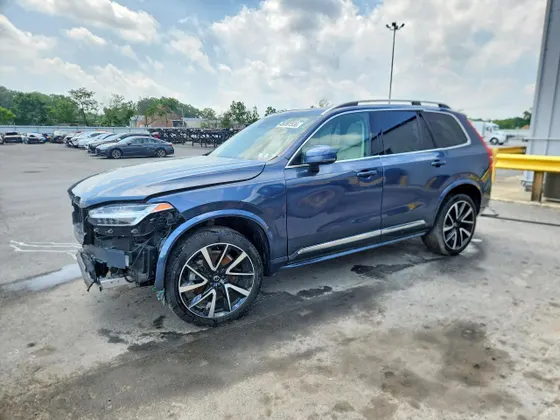 2024 Volvo XC90 Plus Bright Theme