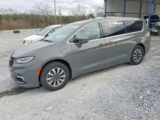 2022 Chrysler Pacifica Hybrid Touring L