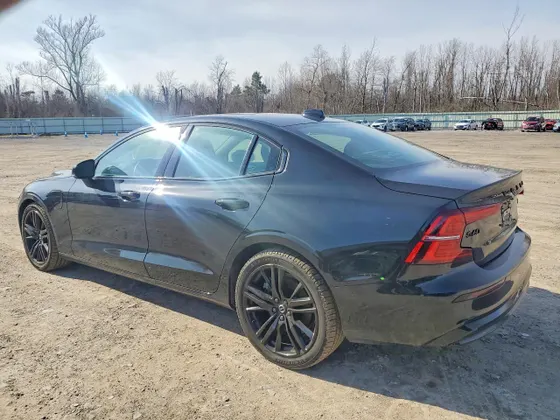 2024 Volvo S60 Recharge Plug-In Hybrid Plus Black Edition
