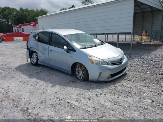 2014 Toyota Prius v Five
