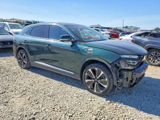 2023 VinFast VF 8 Plus