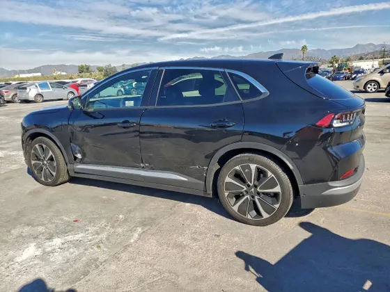 2024 VinFast VF 8 Plus