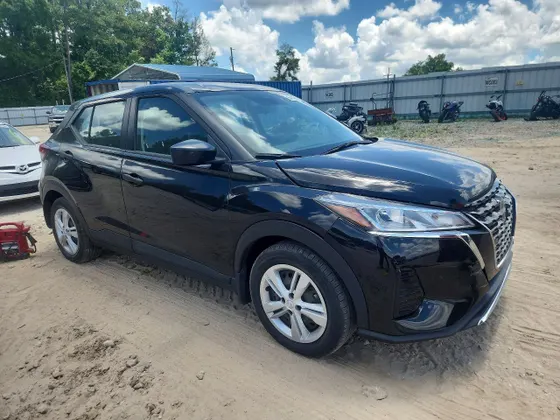 2023 Nissan Kicks S
