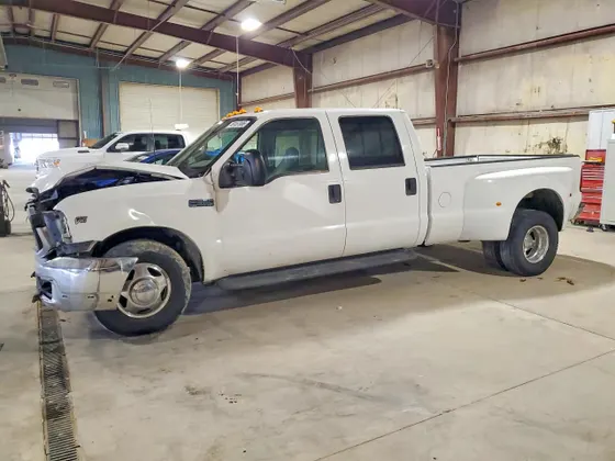 1999 Ford Super Duty F-350 DRW XL