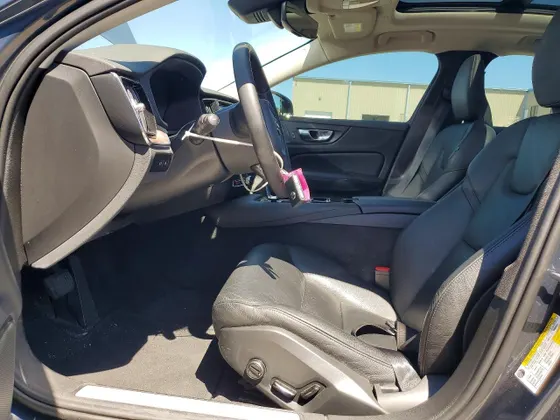 2023 Volvo S60 Recharge Plug-In Hybrid Plus Dark Theme