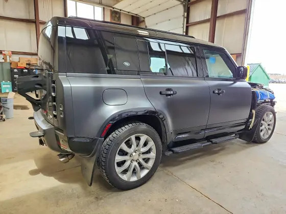 2023 Land Rover Defender V8