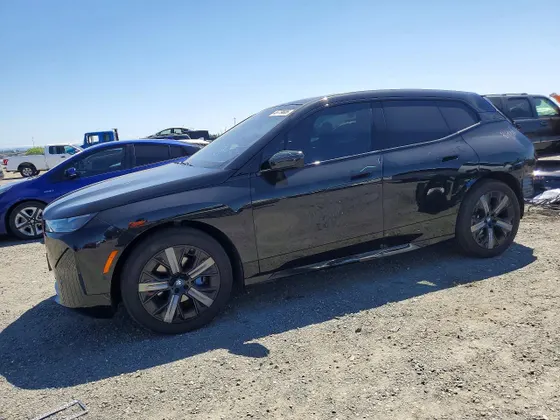 2025 BMW iX xDrive50
