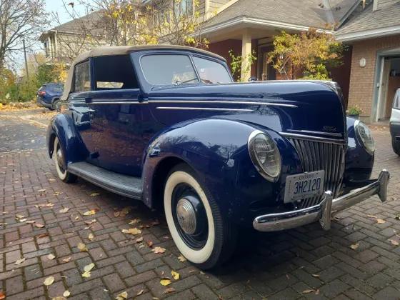 1939 Ford CUSTOM DELUXE