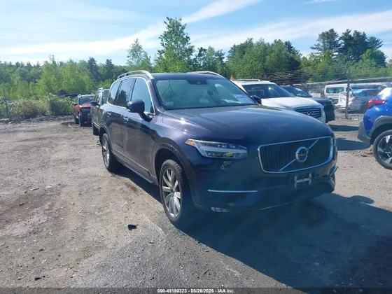 2016 Volvo XC90 T6 Momentum