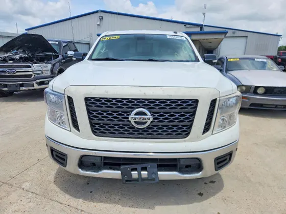 2019 Nissan Titan SV