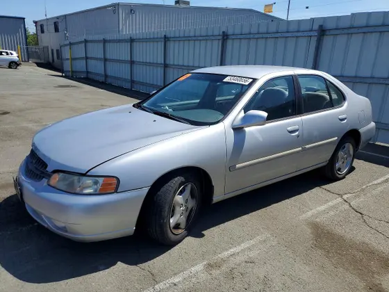 2000 Nissan Altima XE