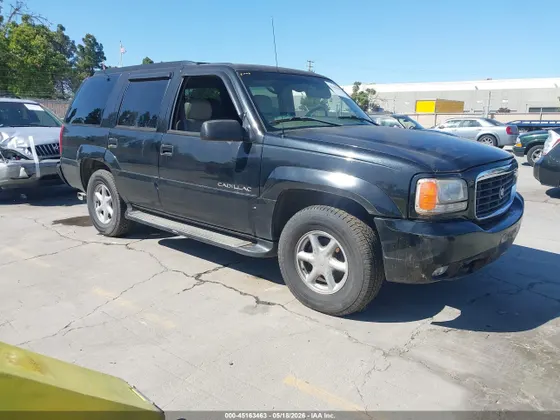2000 Cadillac Escalade STANDARD