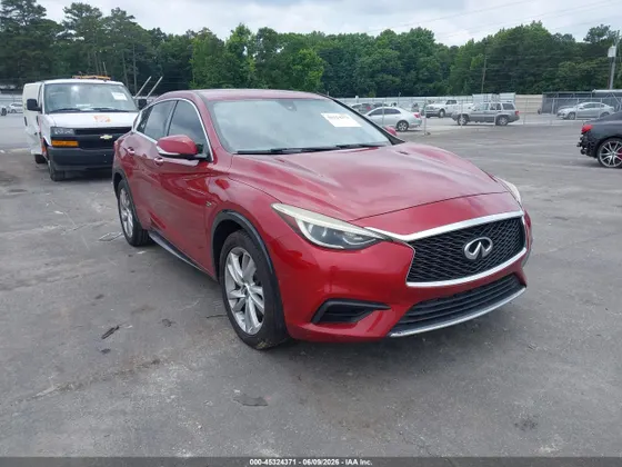 2017 INFINITI QX30 Sport