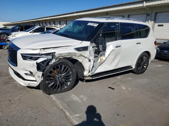 2021 INFINITI QX80 LUXE