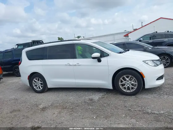 2021 Chrysler Voyager LXI