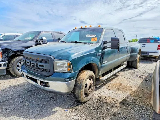 2005 Ford Super Duty F-350 DRW XL