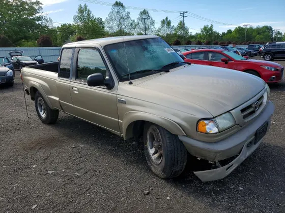 2002 Mazda B-Series 4WD Truck SE