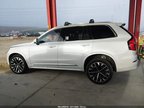 2025 Volvo XC90 Plug-In Hybrid Plus