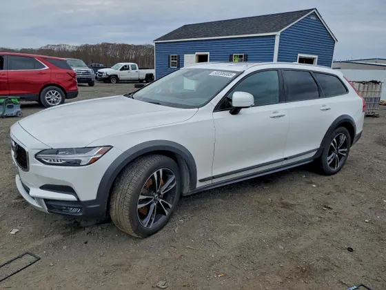 2019 Volvo V90 Cross Country T5 MOMENTUM