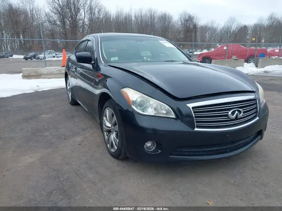 2011 INFINITI M56