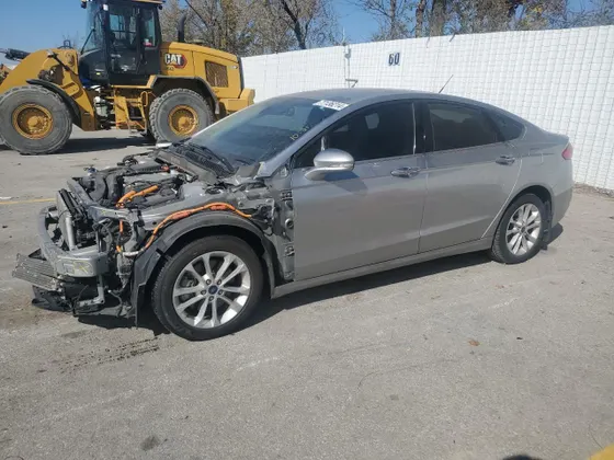 2020 Ford Fusion Energi SE Luxury