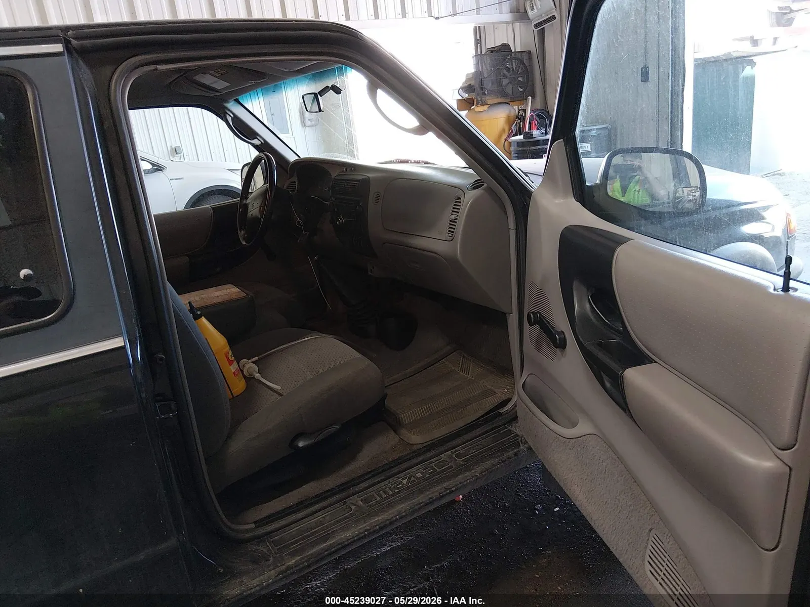 1998 Mazda B-Series 4WD Truck SE